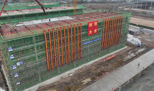 宝馨科技新能源高端智能制造项目首栋单体封顶仪式圆满...